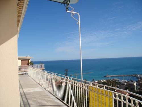 Menton - Garavan 3-Bedroom Apartment - 75M&sup2;
