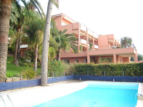 Menton - Garavan 2-Bedroom Apartment - 80M&sup2;