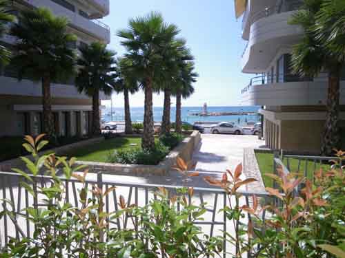 Menton - Garavan 2-Bedroom Garden Apartment - 64M&sup2;