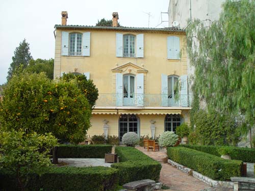 VILLAS & APARTMENTS LONG TERM LET - Biot 4-Bedroom Villa